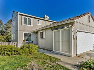 4 Knoll Ct, Hercules, CA 94547