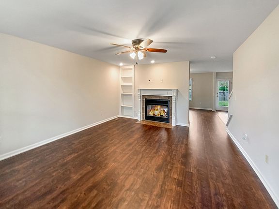3rd image of 1301 Loren Cir