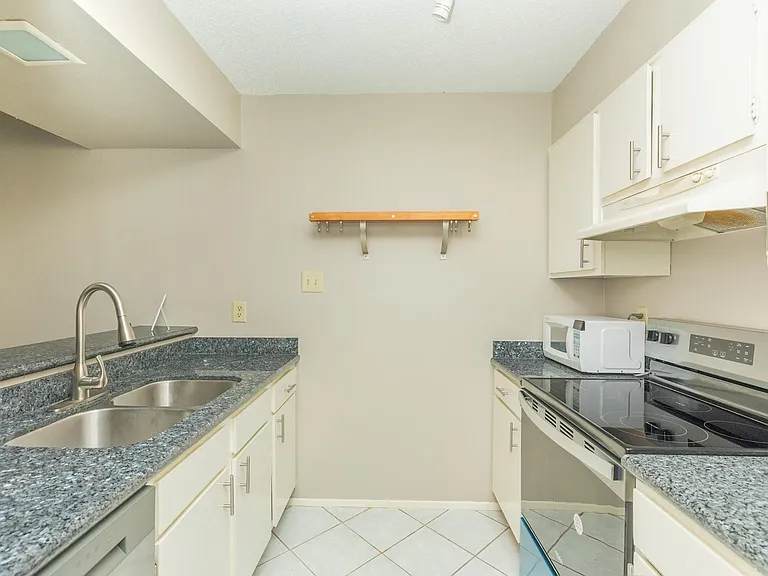 7128 N Holiday Dr — Photo 18