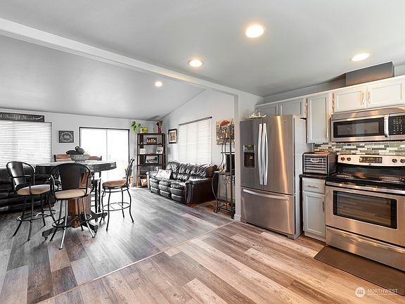 5th image of 5513 209th Street E