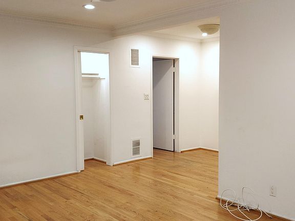 4th image of 1037 11th St APT 3