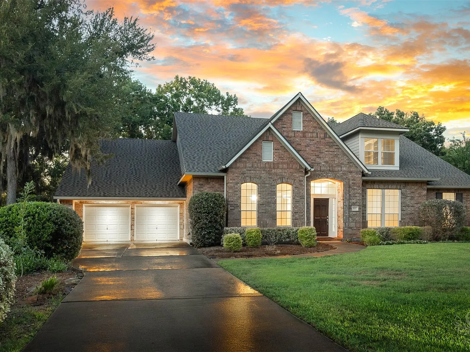 4 bed, 4.0 bath, 3650 sqft, $4,400 — Photo 2