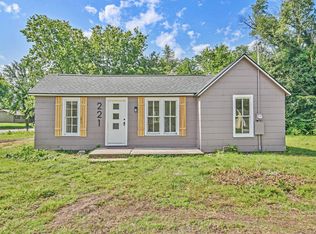 221 E 2nd St, Halstead, KS 67056