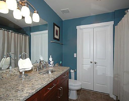 Guest bath with granite and stainless sink