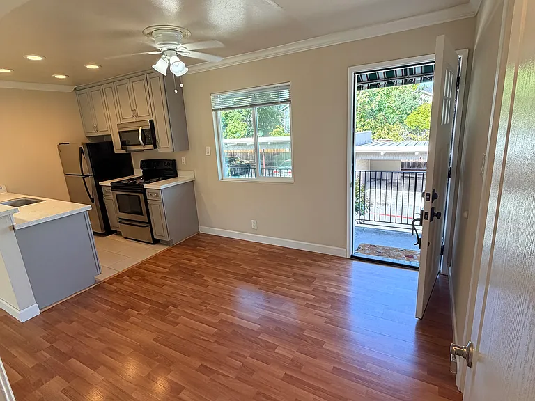 Sunnyvale Terrace Apartments — Photo 15