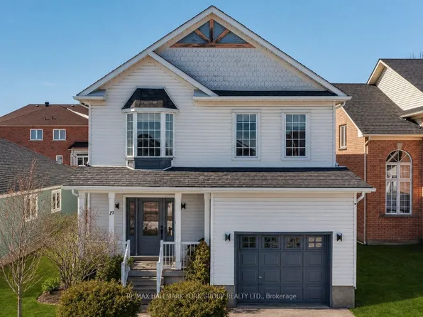 19 Silverstone Cres, Georgina, ON L4P 4A5