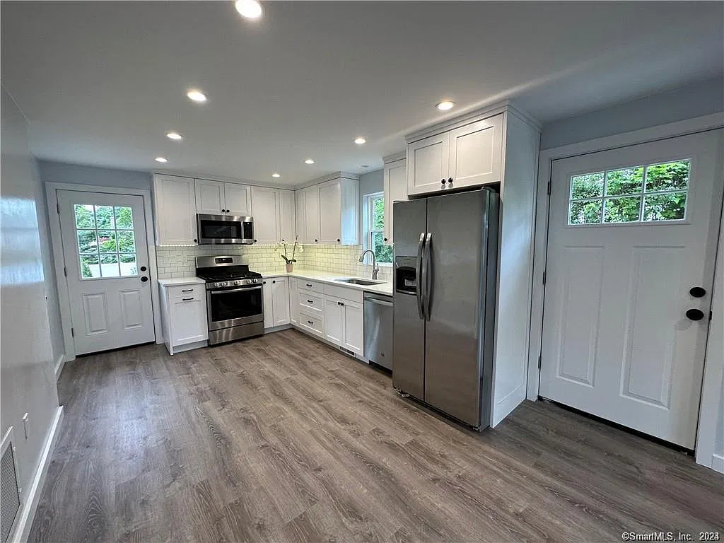 68 Campfield Dr — Photo 4