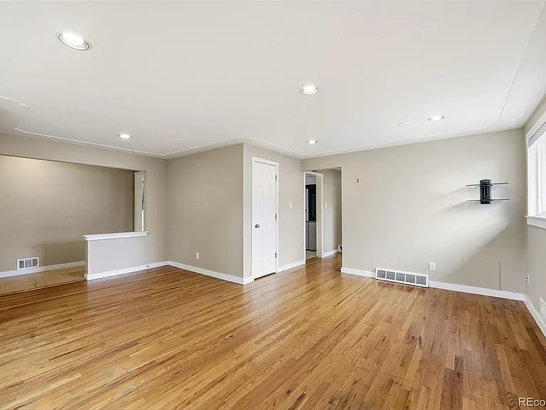 1275 W 4th Ave — Photo 7