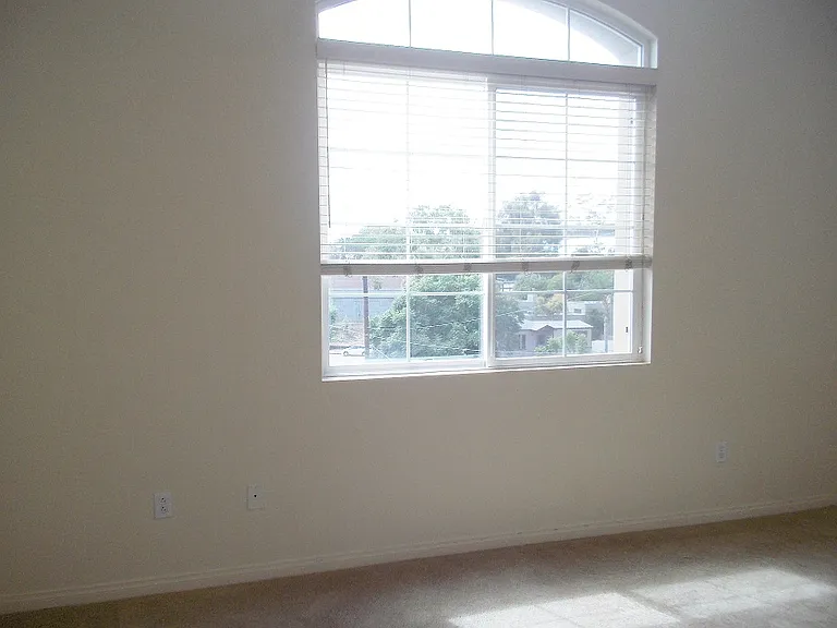 Lido Apartments - 2810 S Sepulveda — Photo 17