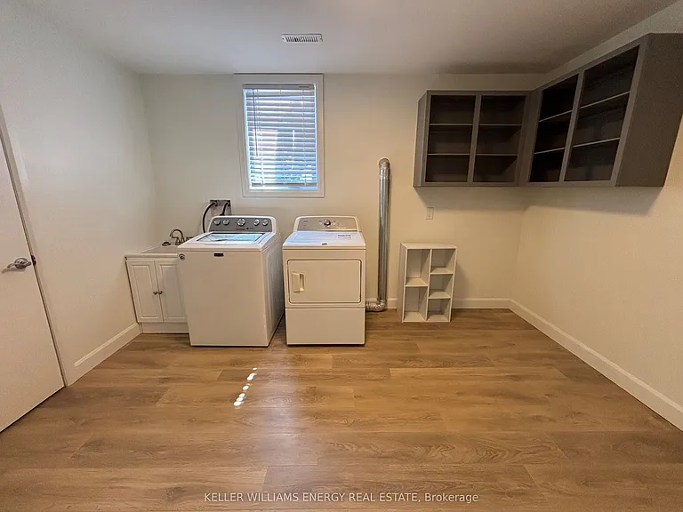497 Wellington Main St — Photo 31