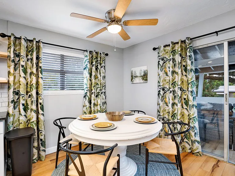 4705 Hollingsworth Ave — Photo 46