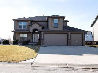 2201 SW Hawk View Rd, Lees Summit, MO 64082