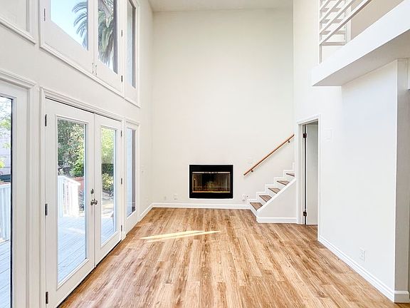 3rd image of 844 1/2 Maltman Ave