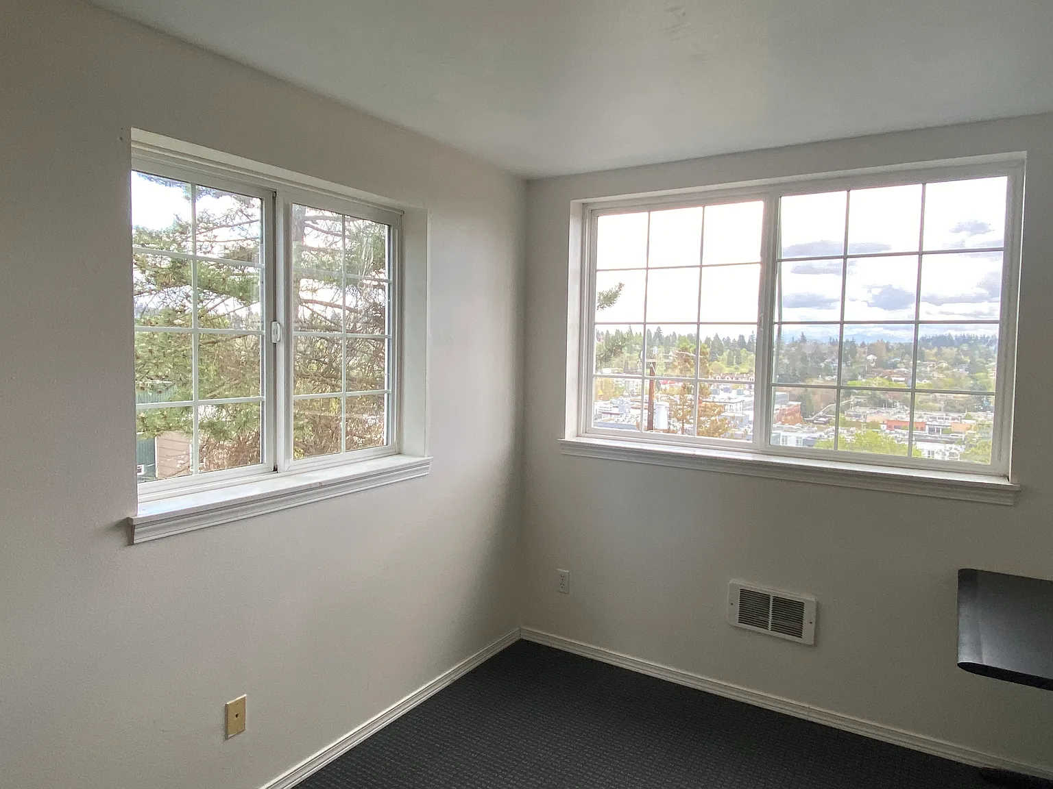 3 bed, 300 sqft, $875 — Photo 2