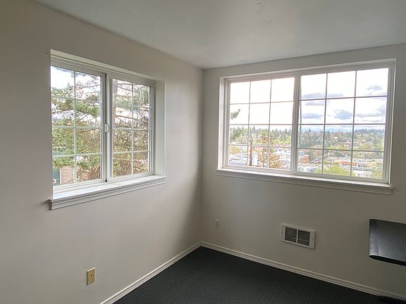 C4 corner unit studio