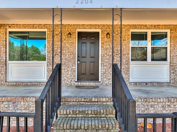 3rd image of 2204 Sandra Court