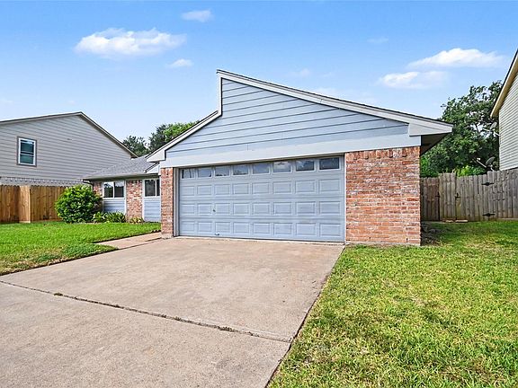3rd image of 15330 Bratten Ln