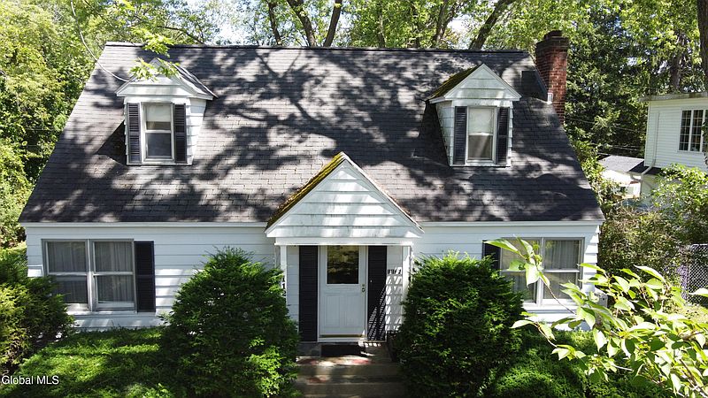 3rd image of 1128 Hedgewood Lane
