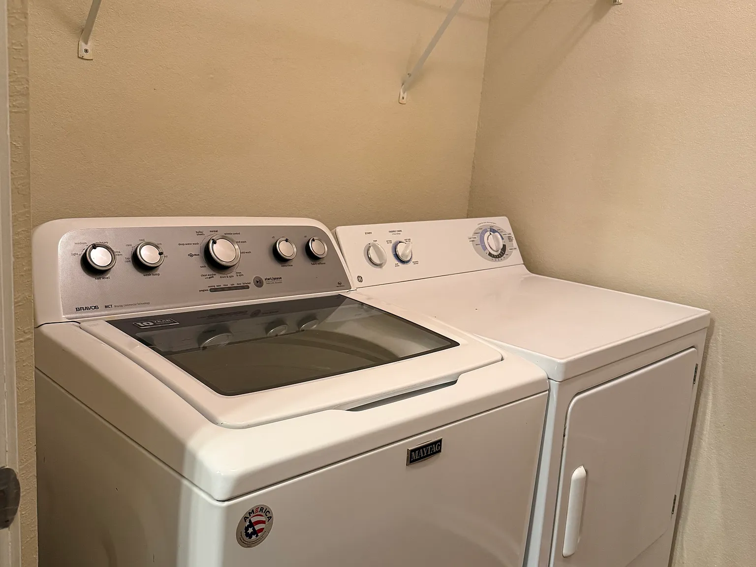 2 bed, 2.0 bath, 1049 sqft, $1,550 — Photo 4