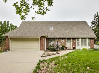 9742 W 101st Ter, Overland Park, KS 66212