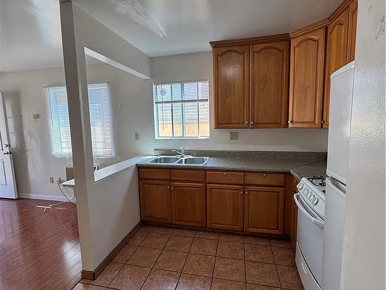 1466 Silver Lake Blvd — Photo 4
