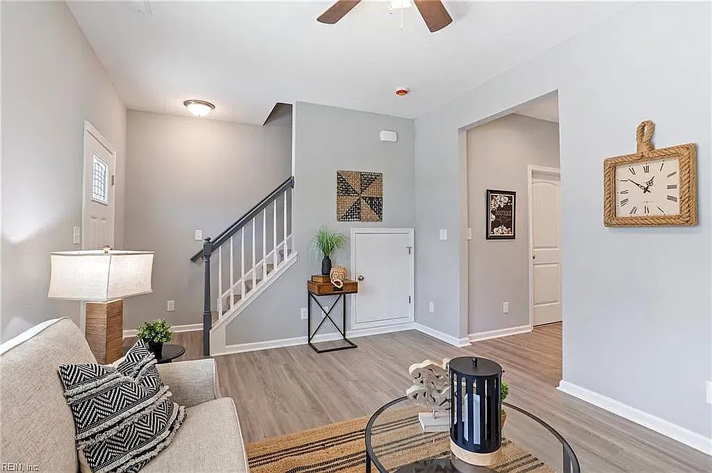3 bed, 1200 sqft, $2,300 — Photo 1
