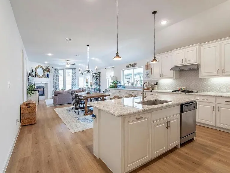 3415 Charleston Dr — Photo 2