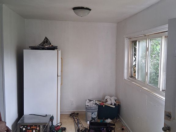 2nd image of 826 Huffman Ave