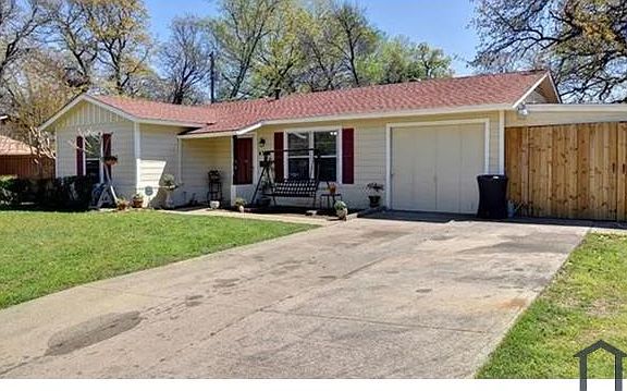 2nd image of 4300 Kings Oaks Ln