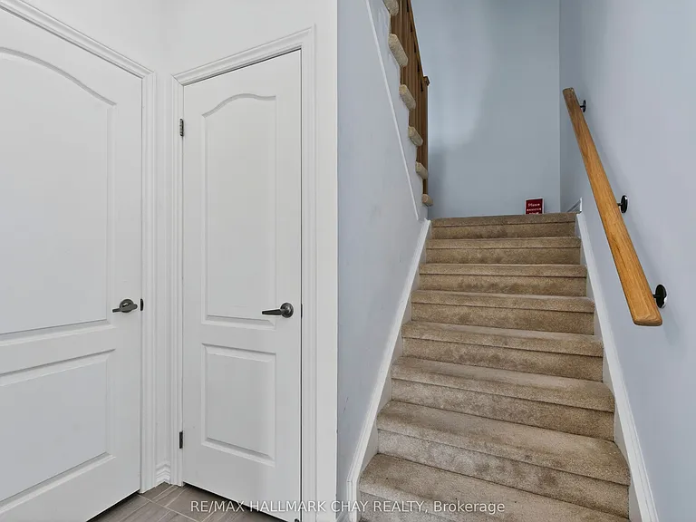 38 Milson Cres — Photo 26