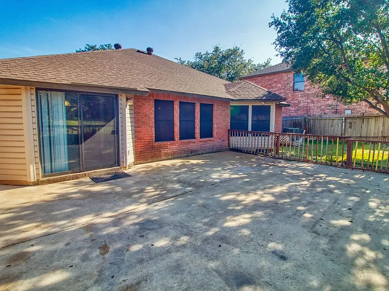 13911 Edge Point Dr — Photo 12