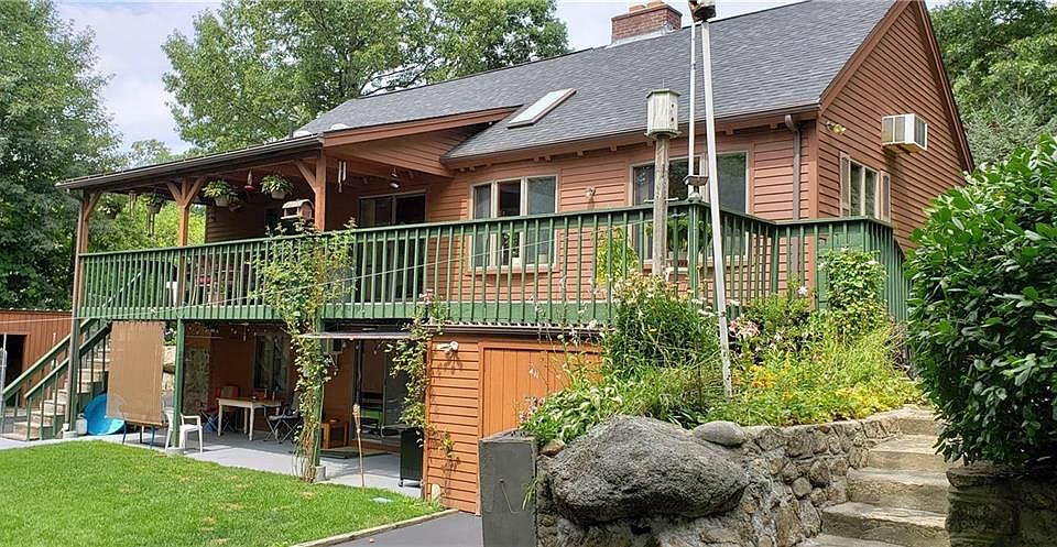 1st image of 7 Valley Dr