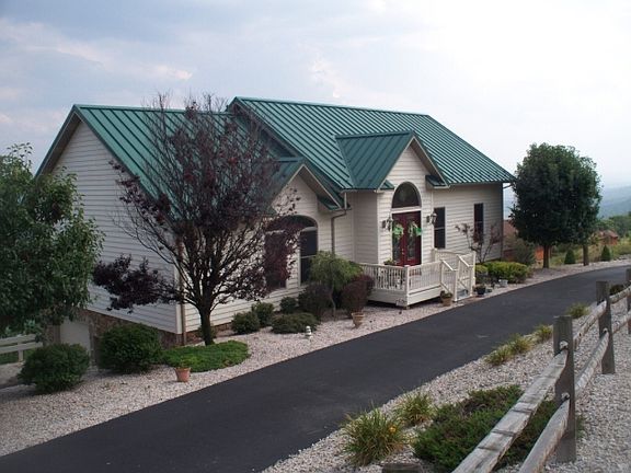 Beautifully landscaped entry. : Semi-circular drive to front entrance.