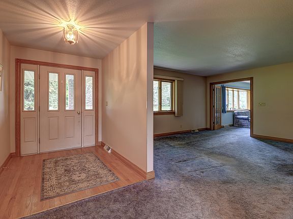 4th image of 2205 Meadows Dr
