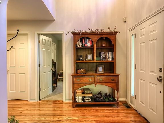 5th image of 3336 Deer Lake Ct SE