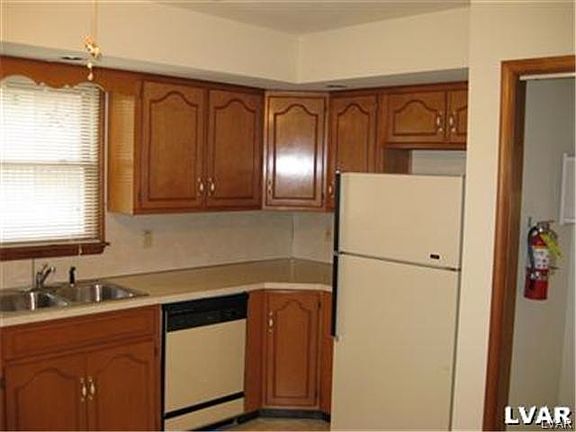 4th image of 683 Victoria Ct