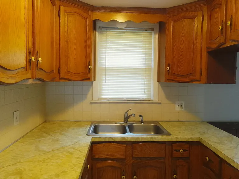 1649 Som Center Rd — Photo 7