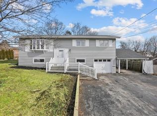 121 Riverview Dr, Fishkill, NY 12524
