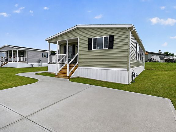 Exterior Image-4-Champion Crossroads Village