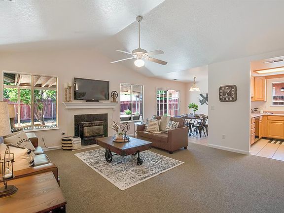 5th image of 1100 Gladys Way