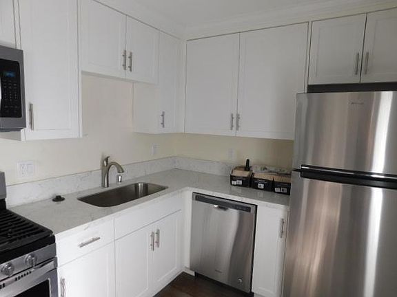 3rd image of 2844 1/2 Broadway