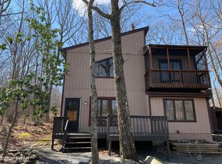 120 Game Trail Dr, Dingmans Ferry, PA 18328