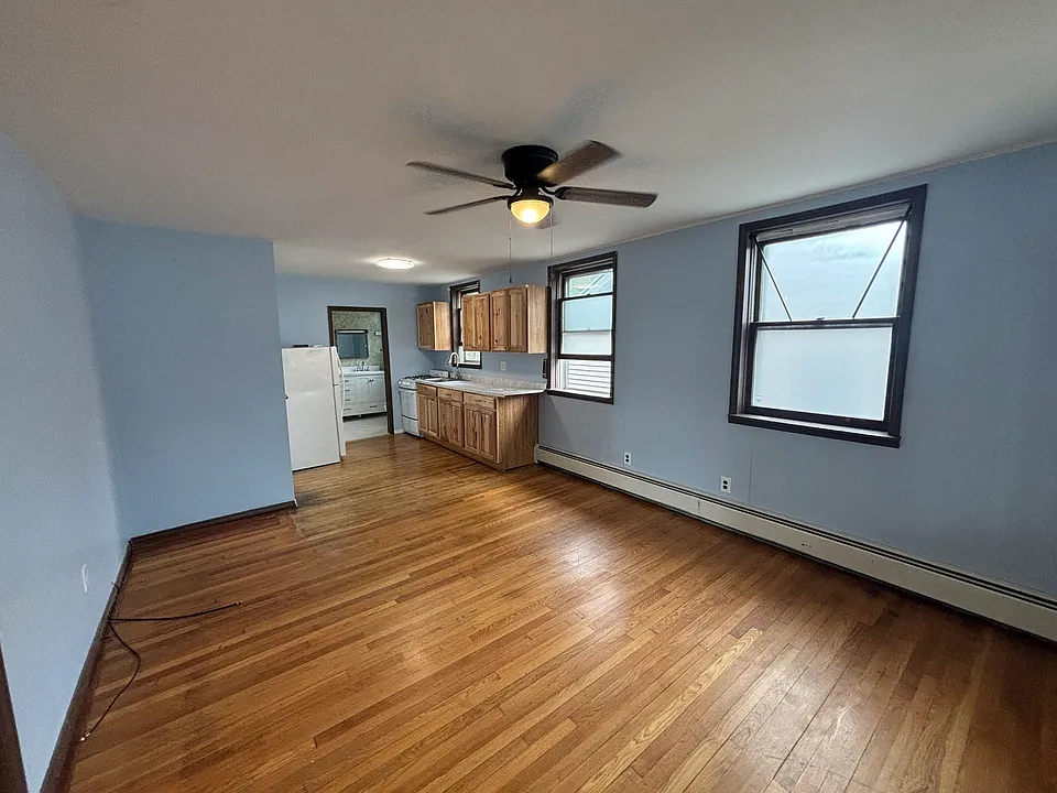 387 Main St #5