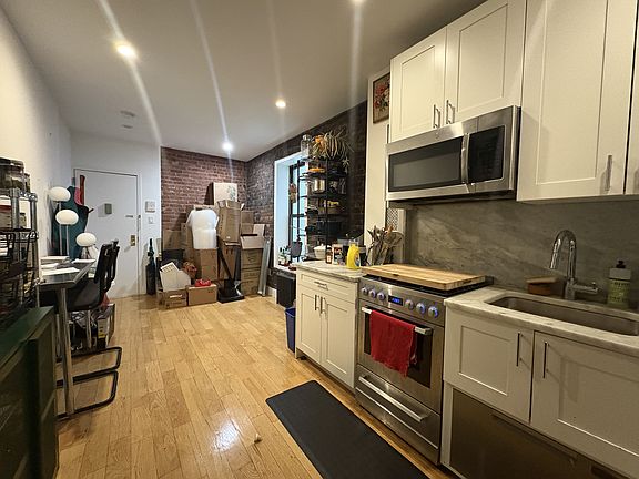 2nd image of 146 17th St #C
