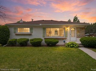 23111 Scotia Rd, Oak Park, MI 48237