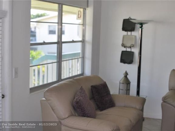 4th image of 357 Oakridge Cir #T