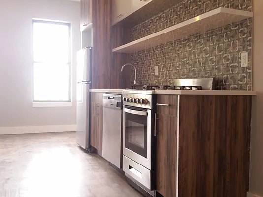 Rented by Evergreen Apartments BK | media 16