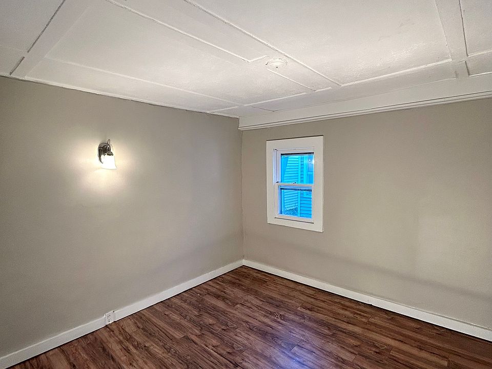 12 Gordon St Ashland NH Zillow