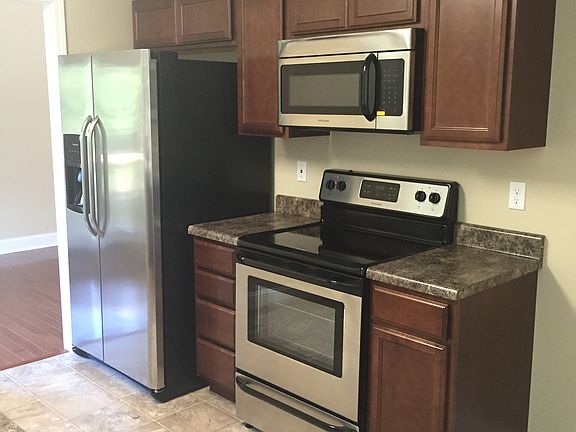 5th image of 727 Martha Ln