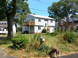 212 Sea View Dr, Warwick, RI 02889